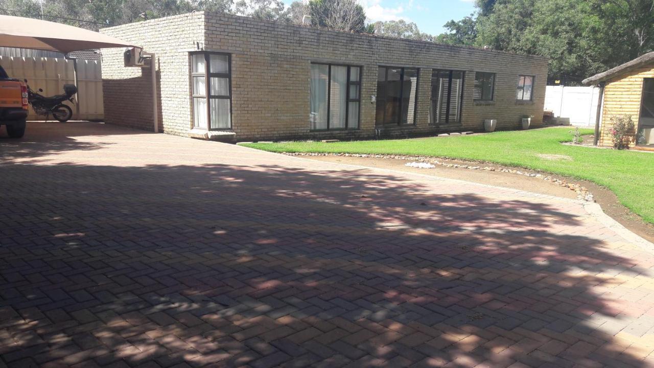 New Lodge Bloemfontein Dış mekan fotoğraf